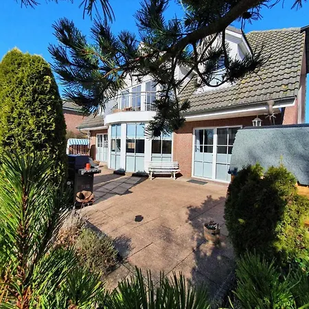 Landhausvilla In Fehmarn Feriehus Bojendorf